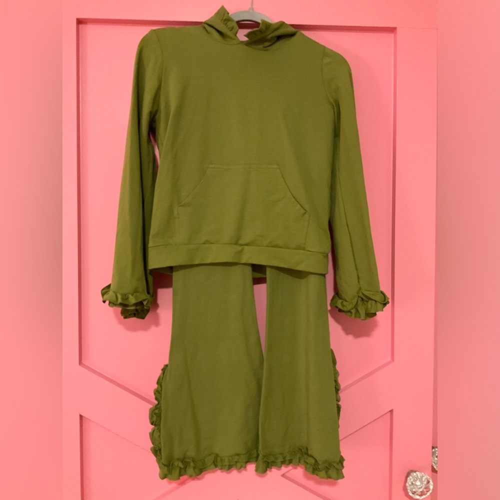 Oopsie Daisy Green Jogging Suit Size 14, Has Been Worn Twice, No Tag